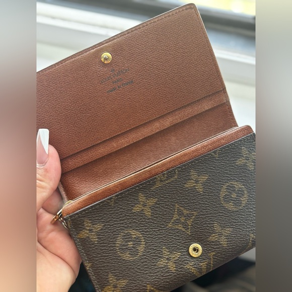 Authentic LV Wallet - Picture 9 of 10
